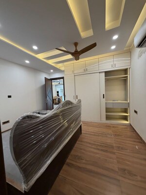 Parking in 3 BHK Builder Floor at Sector 14 – for Sale