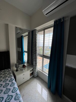 Room in 2 BHK Apartment at Lodha Amara, Kolshet Road – for Sale