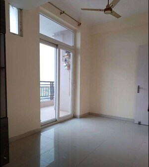 Room in 3 BHK Apartment at Ambala Highway – for Rent