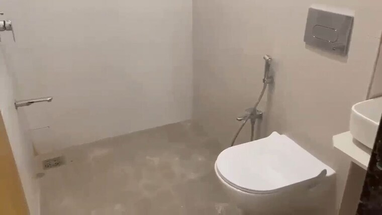 Bathroom, dadar east 2 Bedroom 760 Sq.Ft. Apartment In Dadar East Mumbai 10700557