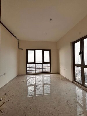 Room in 3.5 BHK Apartment at Sheth Auris Serenity Tower 3, Malad West – for Rent