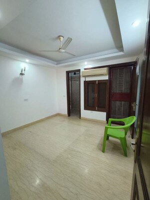 Room in 3 BHK Builder Floor at Kailash Colony – for Rent