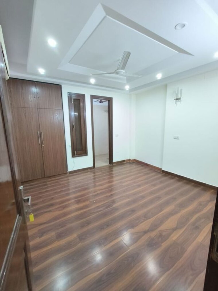 Bedroom, kailash colony 3 Bedroom 170 Sq.Yd. Builder Floor In Kailash Colony Delhi 10700579