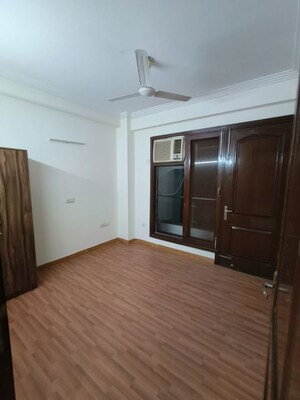 Room in 3 BHK Builder Floor at Kailash Colony – for Rent