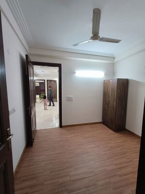 Room in 3 BHK Builder Floor at Kailash Colony – for Rent