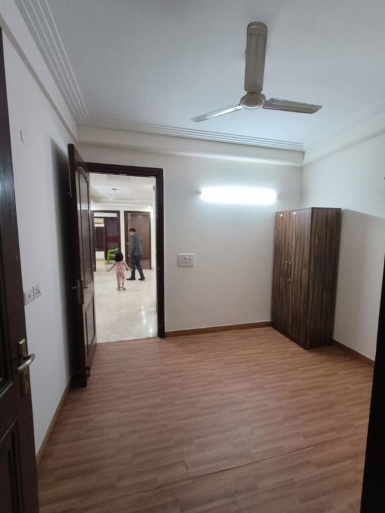 Room, kailash colony 3 Bedroom 170 Sq.Yd. Builder Floor In Kailash Colony Delhi 10700579