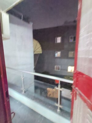 Furnished Amenities in 3 BHK Builder Floor at Kailash Colony – for Rent