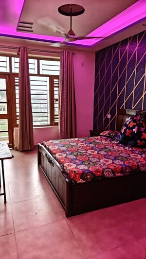 Bedroom in 3 BHK Builder Floor at Shimla Bypass Road – for Rent