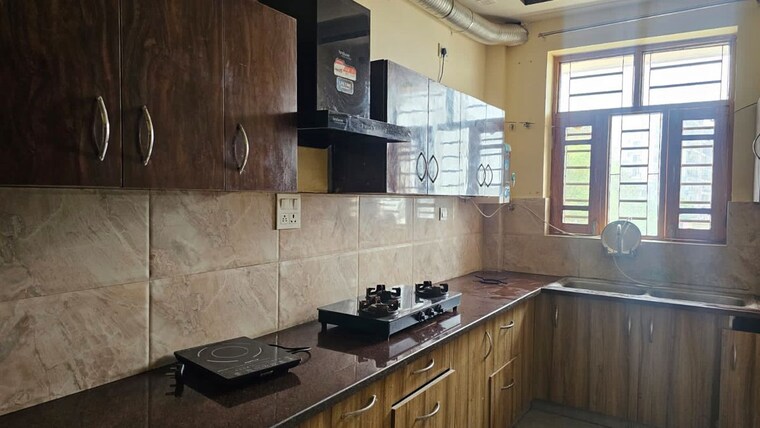 Kitchen, shimla bypass road 3 Bedroom 2200 Sq.Ft. Builder Floor In Shimla Bypass Road Dehradun 10700621