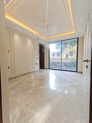 Room in 3 BHK Builder Floor at Ansal Sushant Lok I, Sector 43 – for Rent