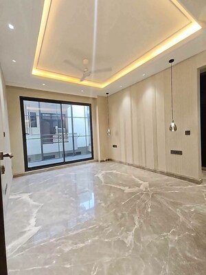 Room in 3 BHK Builder Floor at Ansal Sushant Lok I, Sector 43 – for Rent