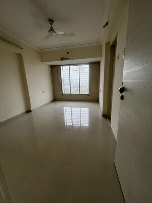 Room in 3 BHK Apartment at Safal Twins, Chembur – for Rent