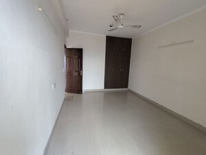 Room in 3.5 BHK Apartment at Paramount Floraville, Sector 137 – for Rent
