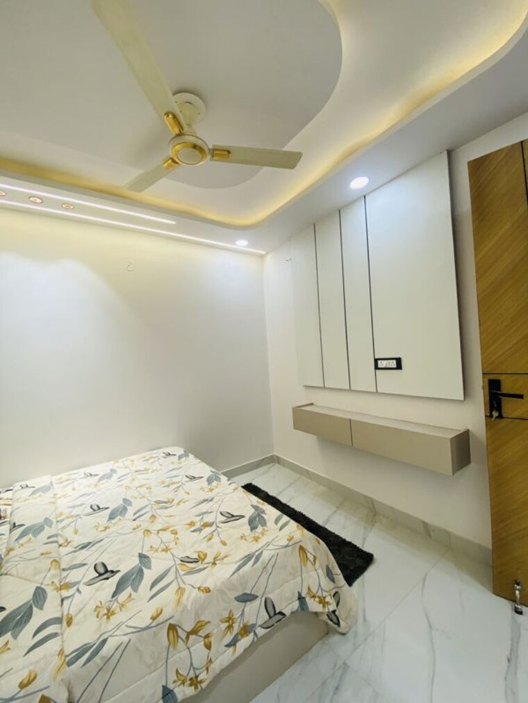 Bedroom, dwarka mor 3 Bedroom 120 Sq.Yd. Builder Floor In Dwarka Mor Delhi 10700641