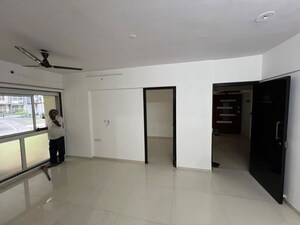 Room in 2.5 BHK Apartment at Godrej Central, Chembur – for Rent