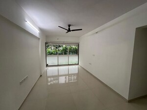Room in 2.5 BHK Apartment at Godrej Central, Chembur – for Rent