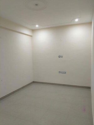 Room in 1 BHK Apartment at Migsun Delta Street, Delta Ii Greater Noida – for Rent