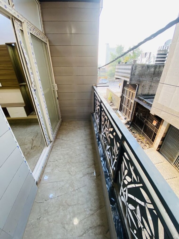 Balcony, dwarka mor 2 Bedroom 55 Sq.Yd. Builder Floor In Dwarka Mor Delhi 10700662