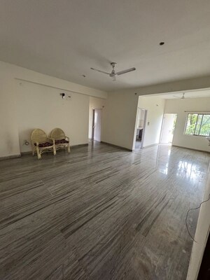 Room in 3 BHK Apartment at Dangartoli – for Rent