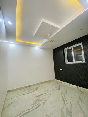 Room in 3 BHK Builder Floor at Dwarka Mor – for Rent