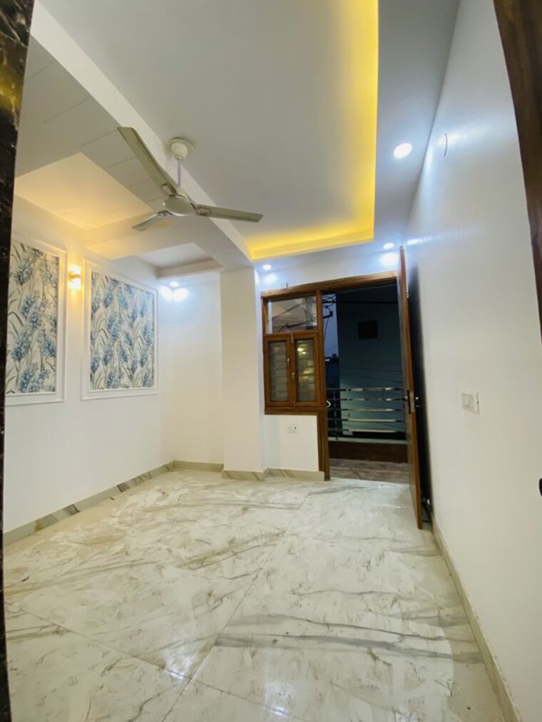 Bedroom, dwarka mor 3 Bedroom 110 Sq.Yd. Builder Floor In Dwarka Mor Delhi 10700719