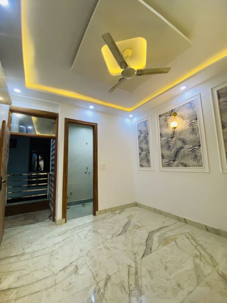 Room, dwarka mor 3 Bedroom 110 Sq.Yd. Builder Floor In Dwarka Mor Delhi 10700719