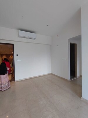 Room in 2 BHK Apartment at Lodha Primo, Parel – for Rent