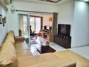 2 BHK Apartment For Rent in Dheeraj Gaurav Heights, Jogeshwari West