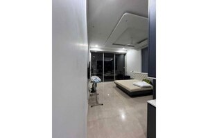 Room in 3 BHK Apartment at Kohinoor Square Altissimo, Dadar West – for Rent