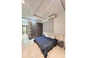Bedroom in 3 BHK Apartment at Kohinoor Square Altissimo, Dadar West – for Rent