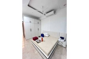 Furnished Amenities in 3 BHK Apartment at Kohinoor Square Altissimo, Dadar West – for Rent