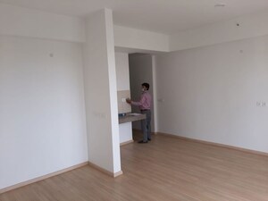 Room in Studio Apartment at Gomti Nagar – for Sale