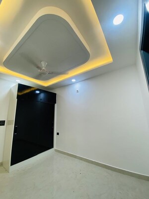 Furnished Amenities in 3 BHK Builder Floor at Uttam Nagar – for Rent
