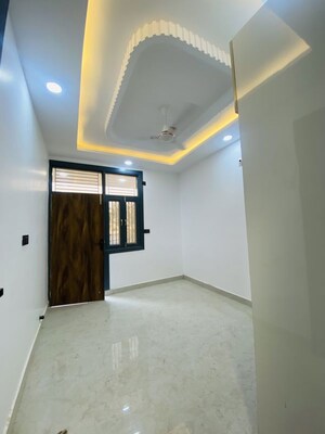 Room in 3 BHK Builder Floor at Uttam Nagar – for Rent
