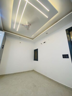 Furnished Amenities in 3 BHK Builder Floor at Uttam Nagar – for Rent