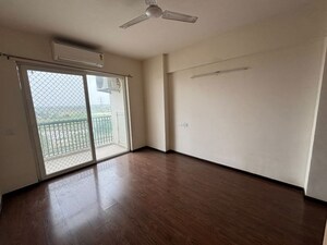 Room in 3.5 BHK Apartment at Sunworld Arista, Sector 168 – for Rent