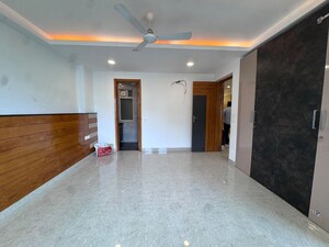 Room in 3 BHK Builder Floor at Skywhales Vienna Greens, Sector 99a – for Sale