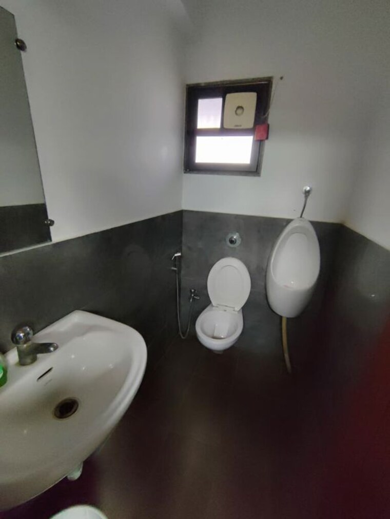 Team Area, swati-clover Commercial Office Space 1700 Sq.Ft. In Thaltej Ahmedabad 10700874