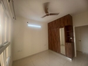 Room in 2 BHK Apartment at Godrej Aqua, International Airport Road – for Rent