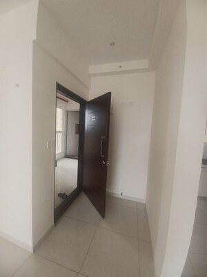 Room in 2 BHK Apartment at Godrej Aqua, International Airport Road – for Rent