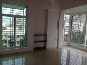 Room in 2.5 BHK Apartment at DLH Orchid, Andheri West – for Rent