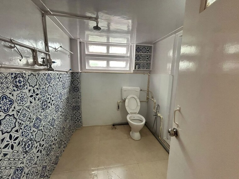 Bathroom, churchgate 3 Bedroom 1300 Sq.Ft. Apartment In Churchgate Mumbai 10700921