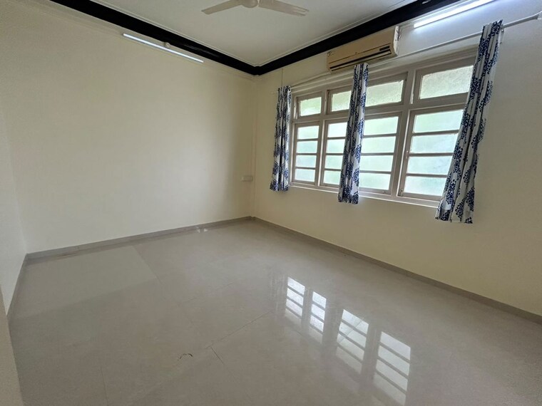 Room, churchgate 3 Bedroom 1300 Sq.Ft. Apartment In Churchgate Mumbai 10700921