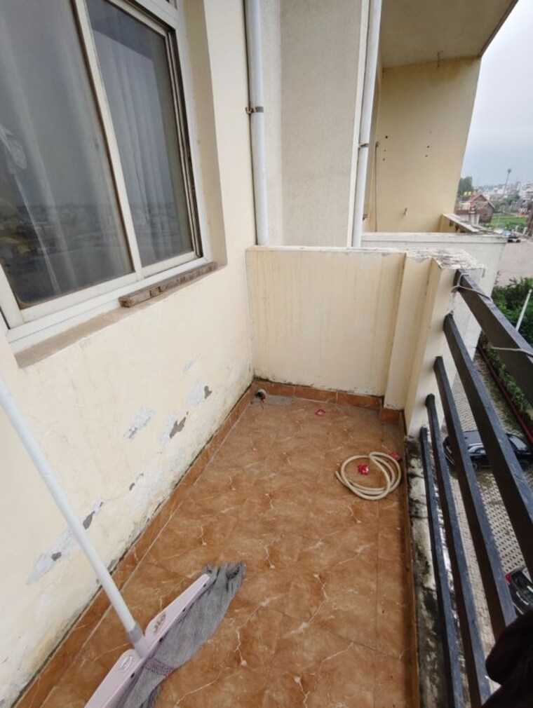 Balcony, kursi road 2 Bedroom 930 Sq.Ft. Apartment In Kursi Road Lucknow 10701001