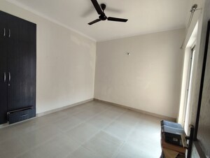Room in 2 BHK Apartment at Paramount Floraville, Sector 137 – for Rent