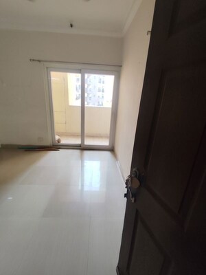 Room in 2 BHK Apartment at Paramount Floraville, Sector 137 – for Rent