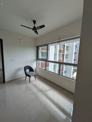 Room in 2 BHK Apartment at Piramal Vaikunth, Balkum Pada – for Rent