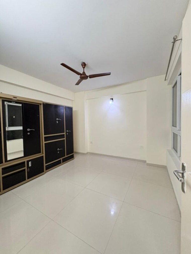 Room, tulip-violet 3 Bedroom 1578 Sq.Ft. Apartment In Sector 69 Gurgaon 10701085