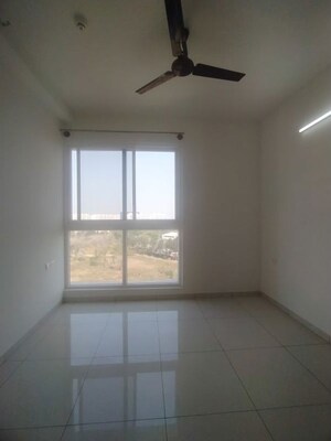 Room in 3 BHK Apartment at Godrej Aqua, International Airport Road – for Rent