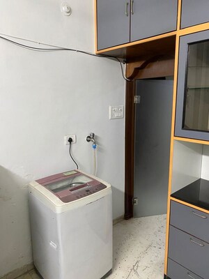 Furnished Amenities in 2 BHK Apartment at Diamond Garden, Chembur – for Rent